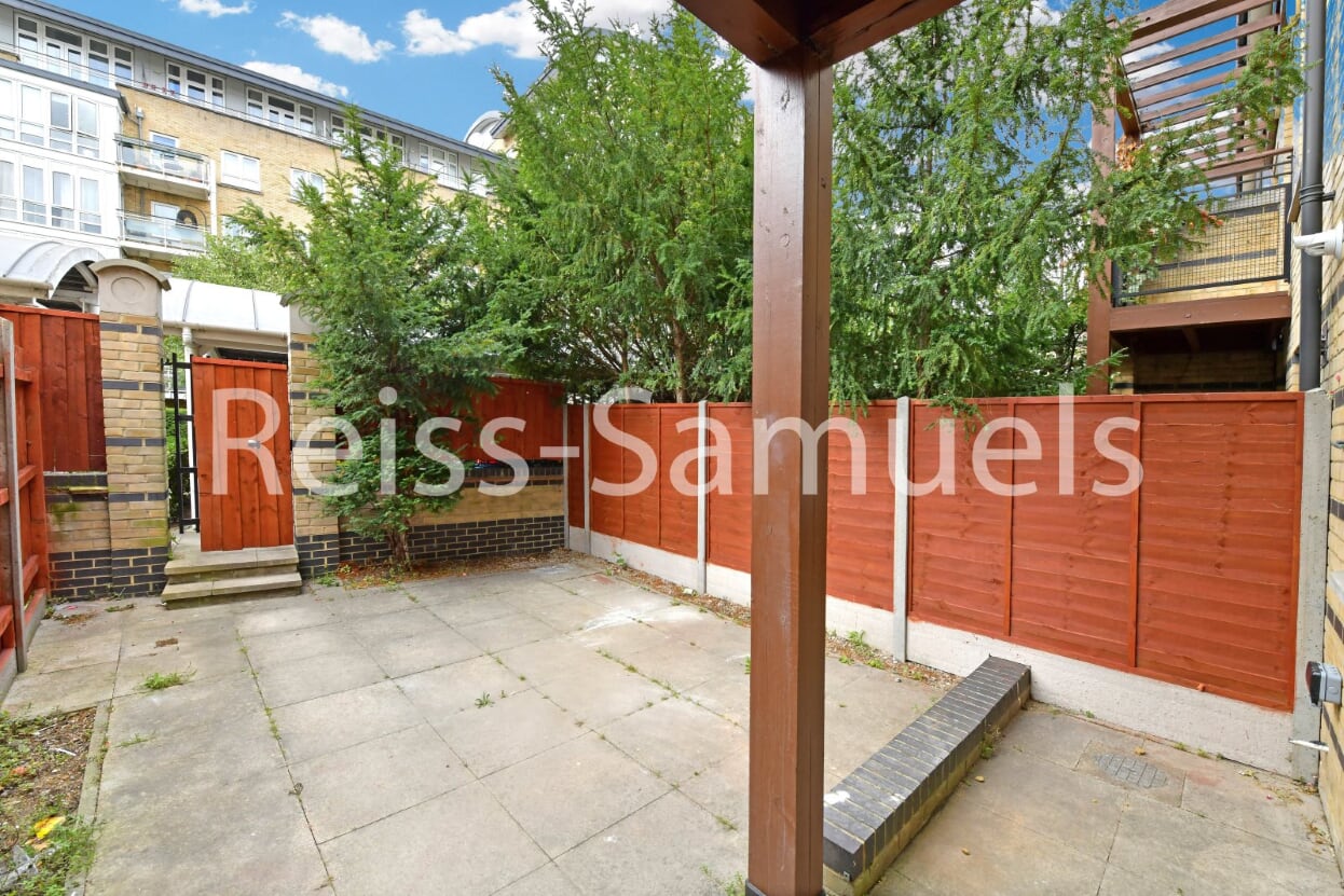 House Ferry Street in Greater London