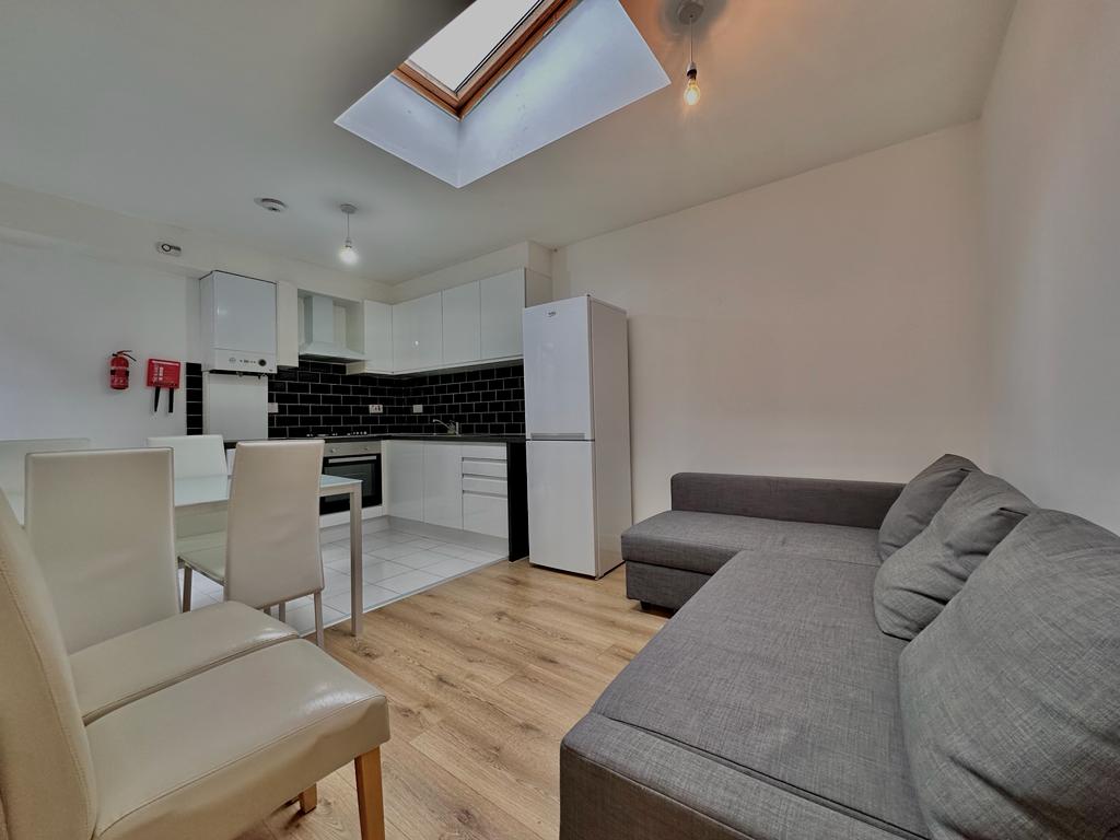 Flat Blandfield Road in London