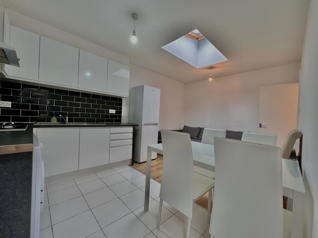 Flat Blandfield Road in London