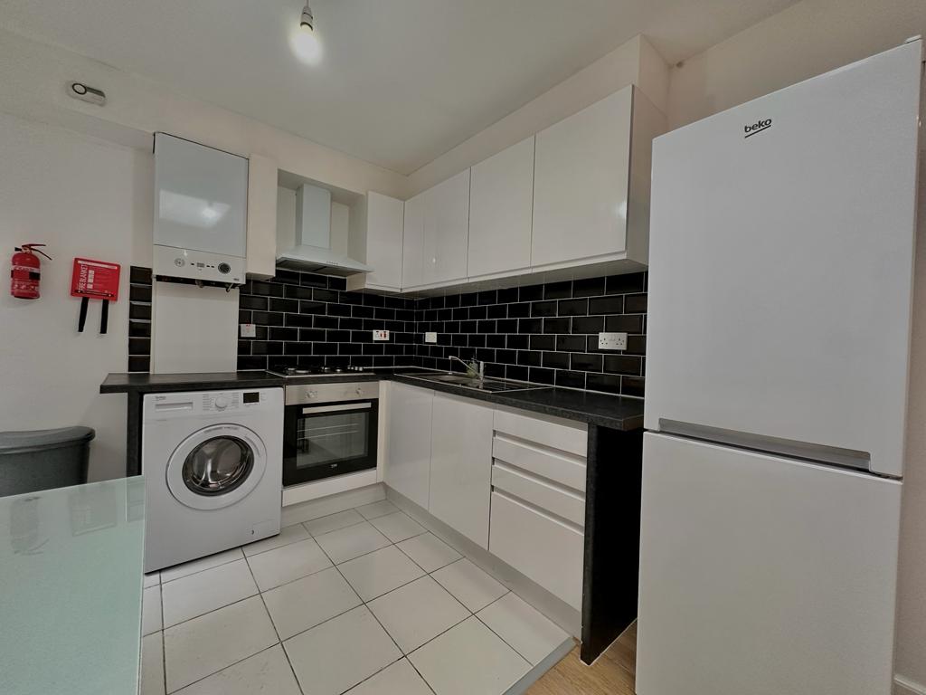Flat Blandfield Road in London