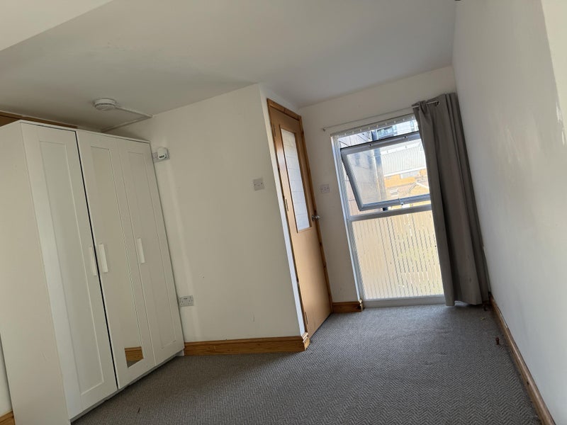 Room Aylesbury Road in Greater London