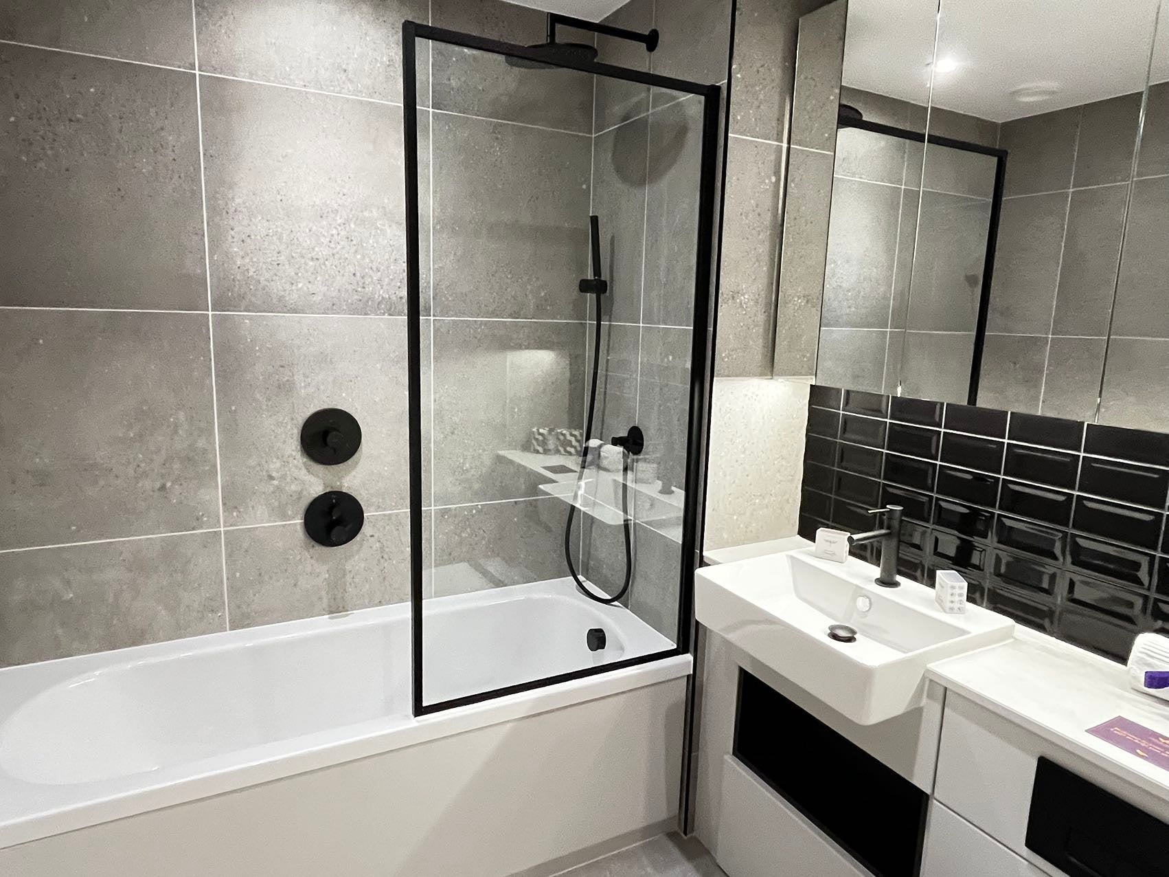 Flat Date Street in Greater London