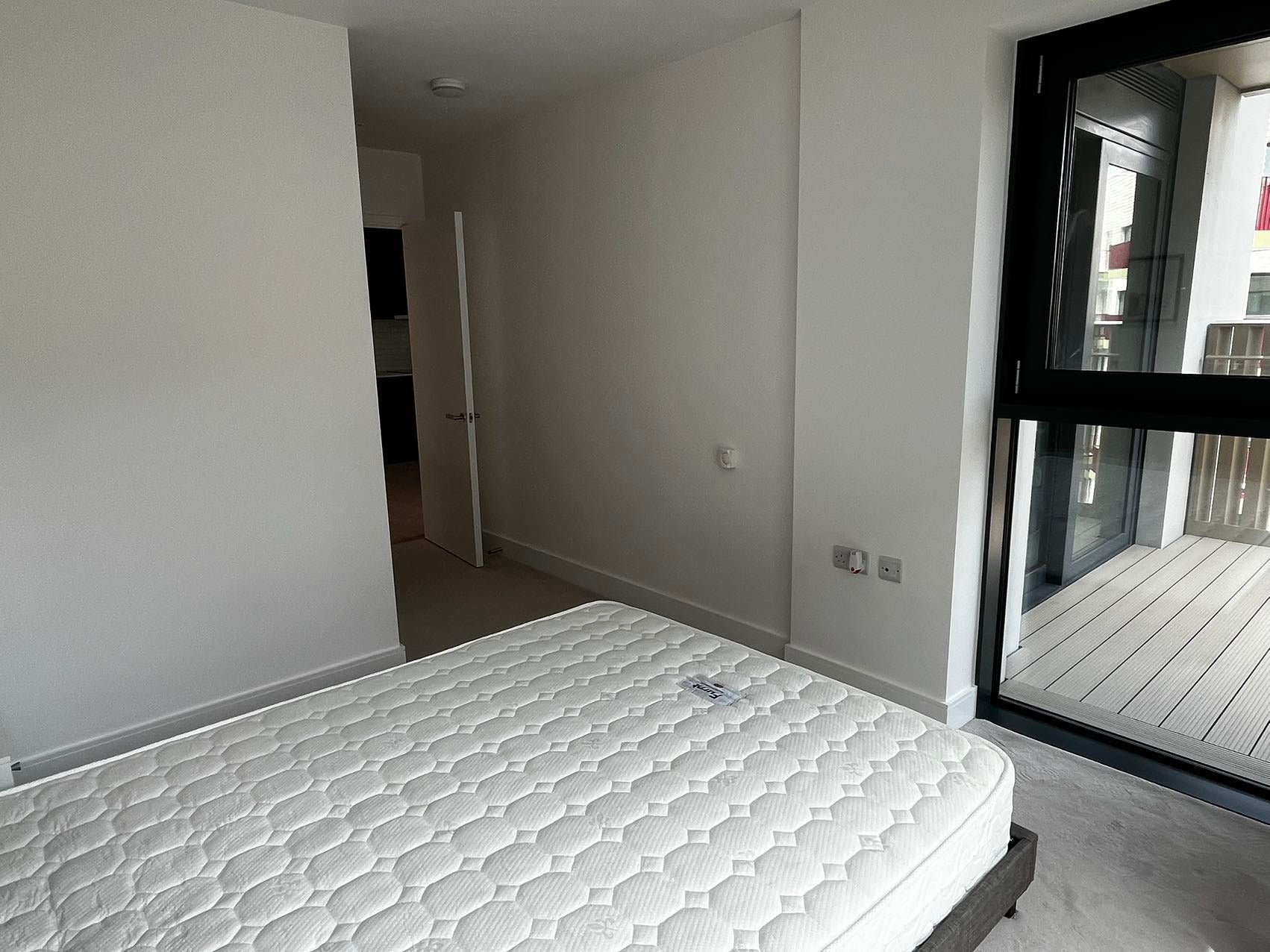 Flat Date Street in Greater London