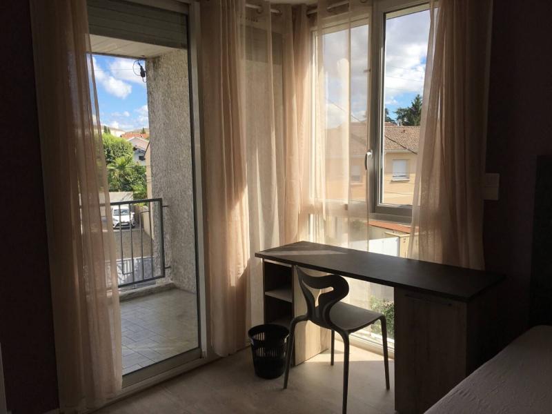 Room Rue des Treilles in Libourne