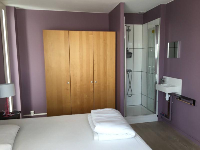 Room Rue des Treilles in Libourne