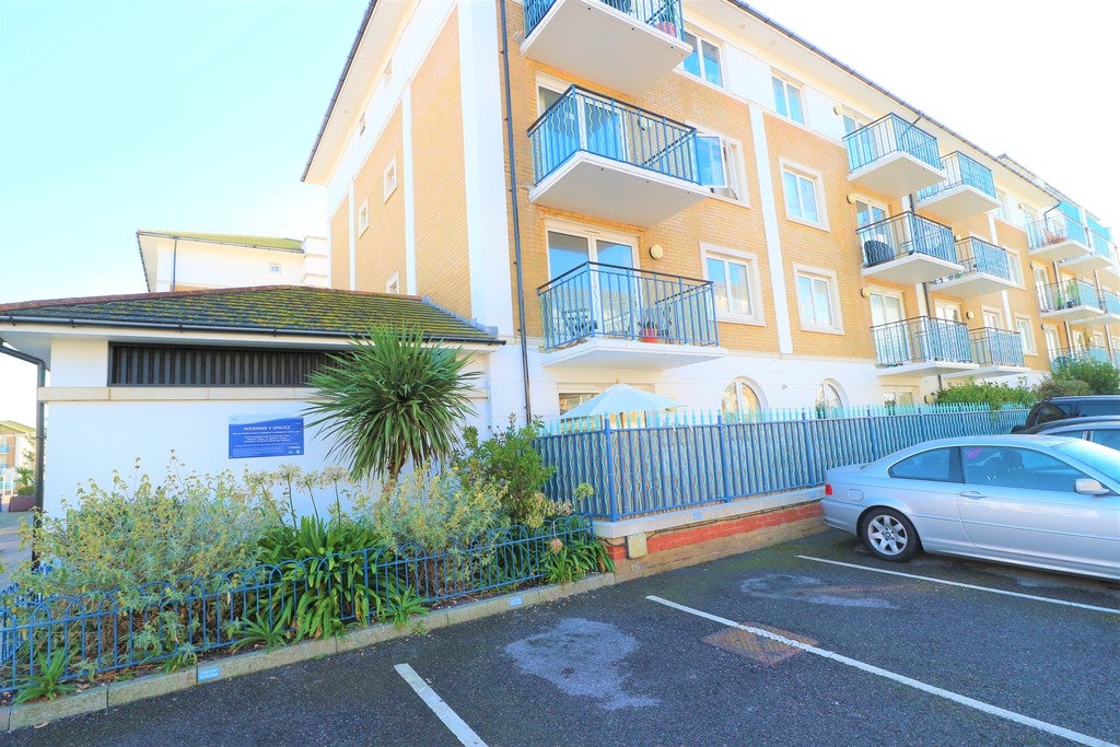 Flat The Strand in Roedean