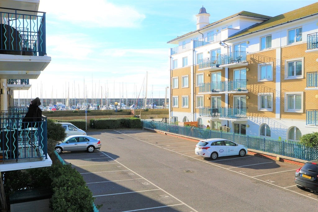 Flat The Strand in Roedean