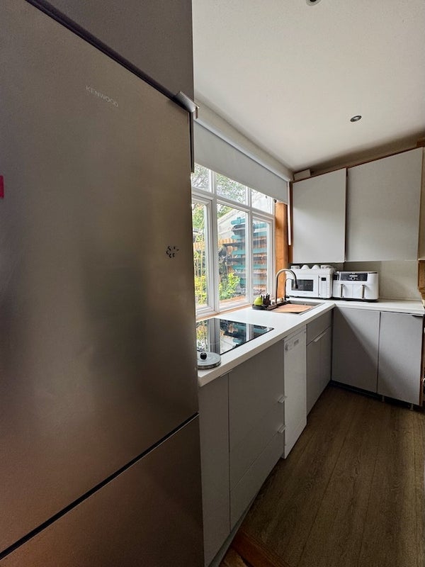 Room Claverdale Road in Greater London