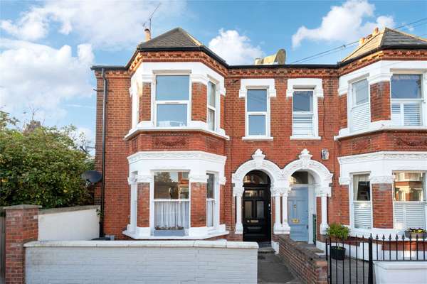 Flat Trefoil Road in Greater London