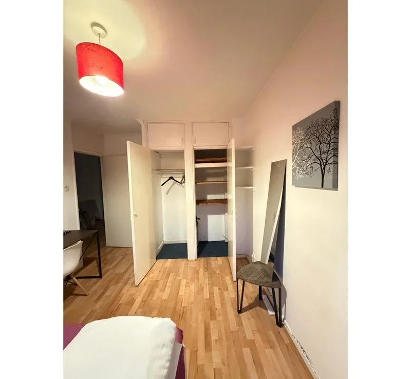 Room Crowder Street in Greater London