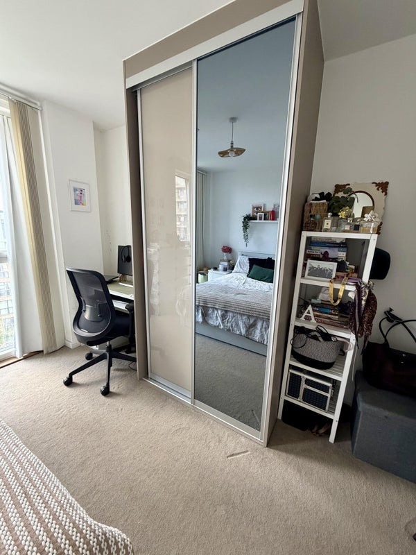 Room Bollo Lane in Greater London