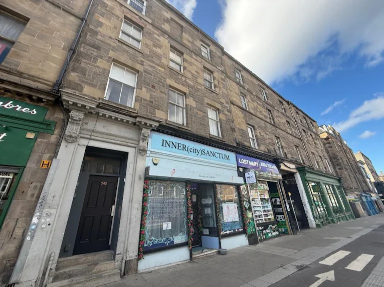 Flat Leith Walk in City of Edinburgh