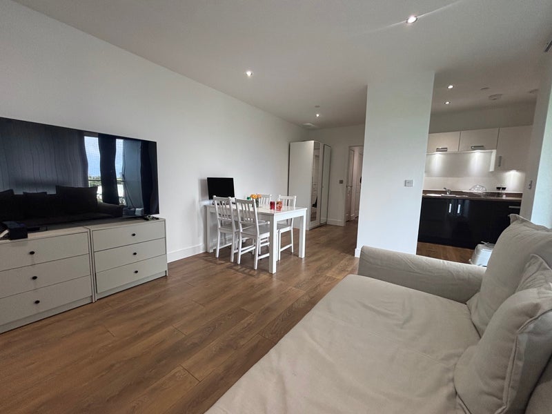 Flat Parade Gardens in Greater London