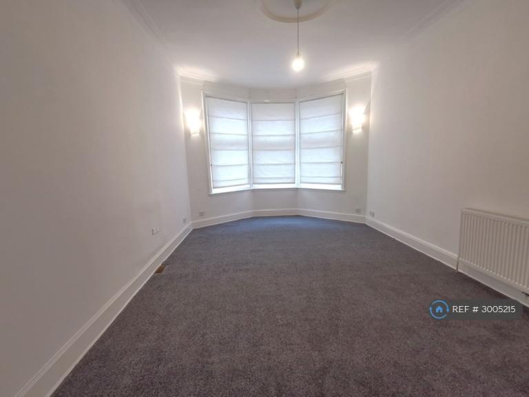 Flat Trefoil Avenue in Glasgow