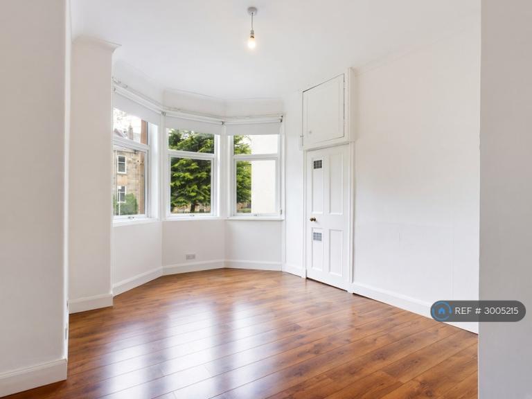 Flat Trefoil Avenue in Glasgow