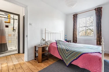 Flat Bennett Park in Greater London