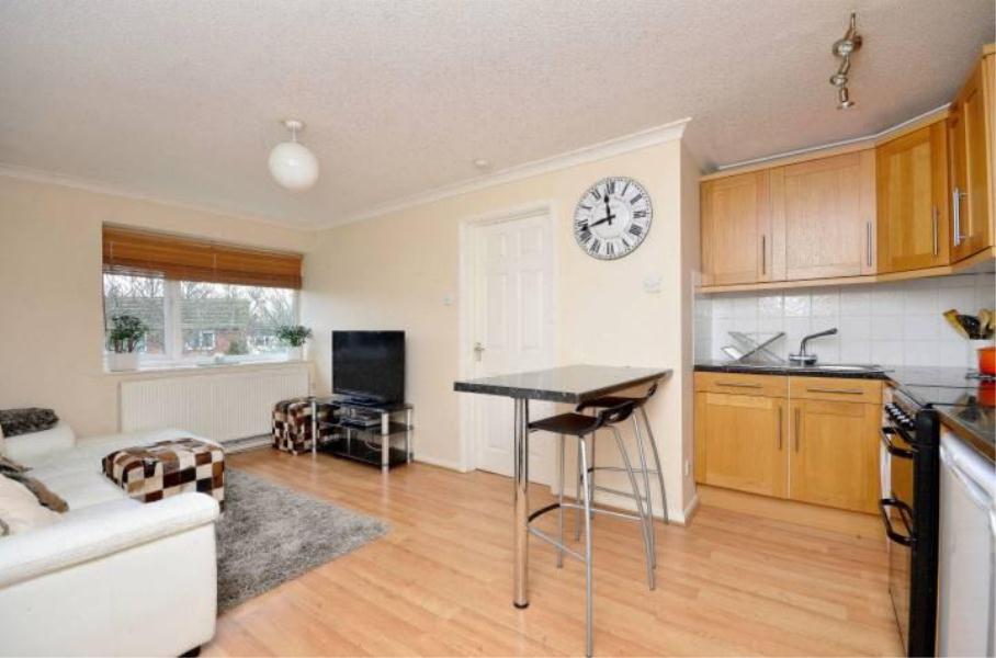 Flat Kingcup Drive in Surrey Heath