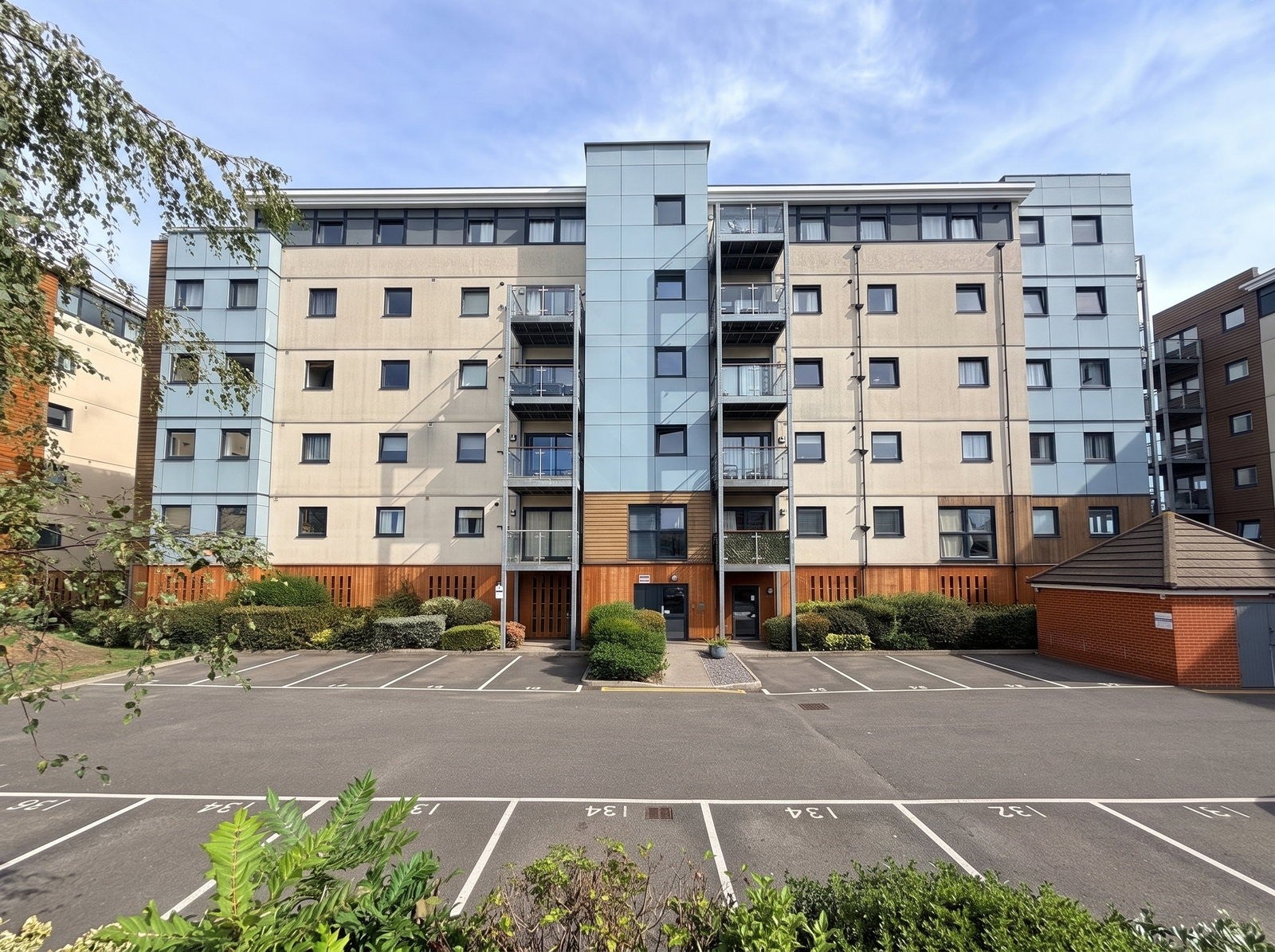 Flat Lottbridge Drove in Eastbourne