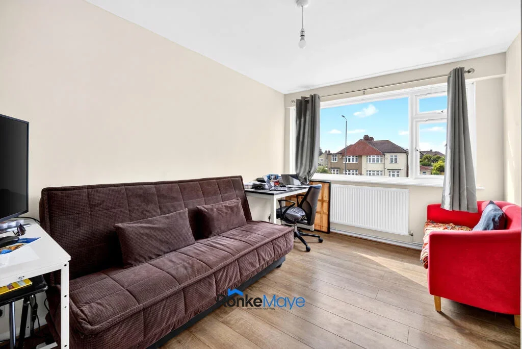 Flat Bellegrove Road in Greater London