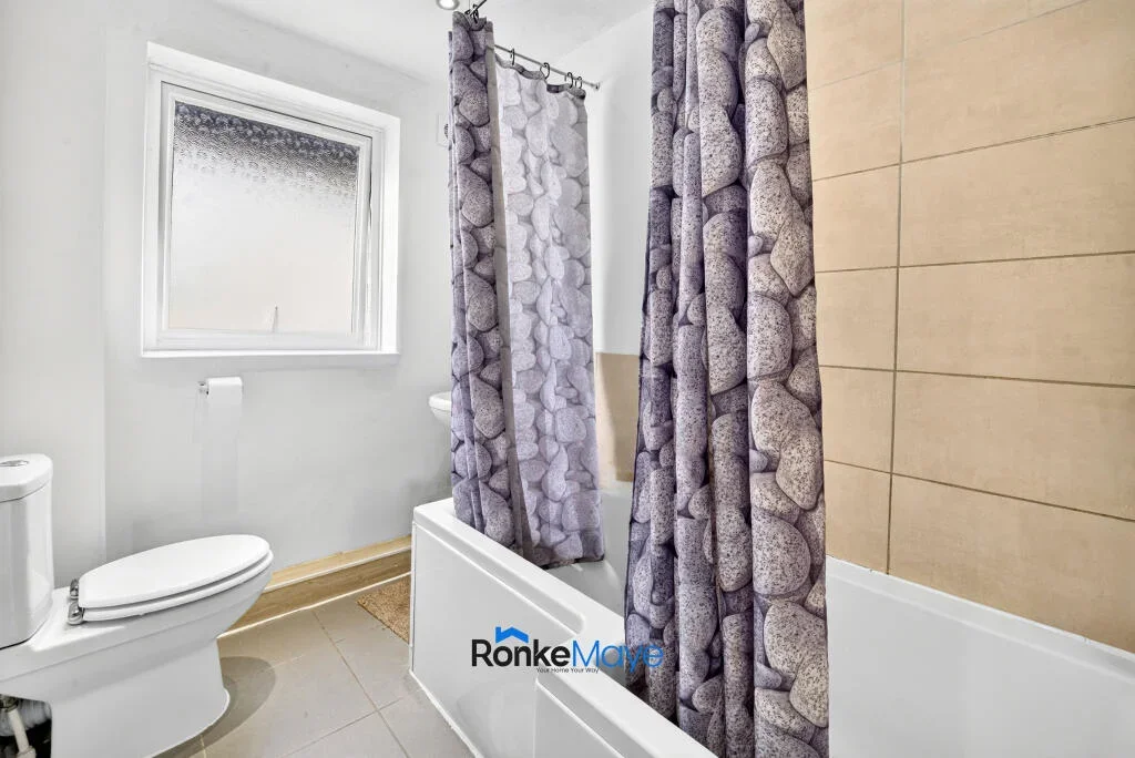 Flat Bellegrove Road in Greater London