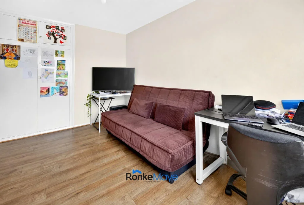 Flat Bellegrove Road in Greater London
