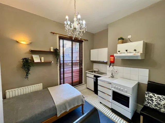 Flat Sulgrave Road in Greater London