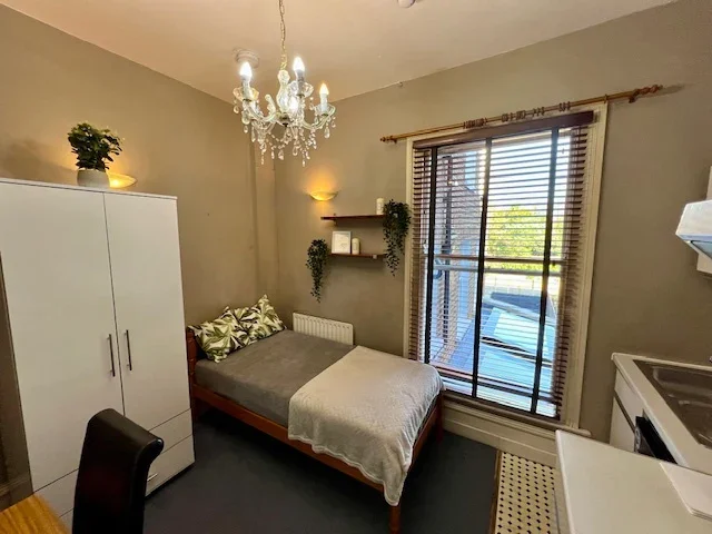 Flat Sulgrave Road in Greater London