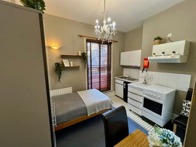 Flat Sulgrave Road in Greater London