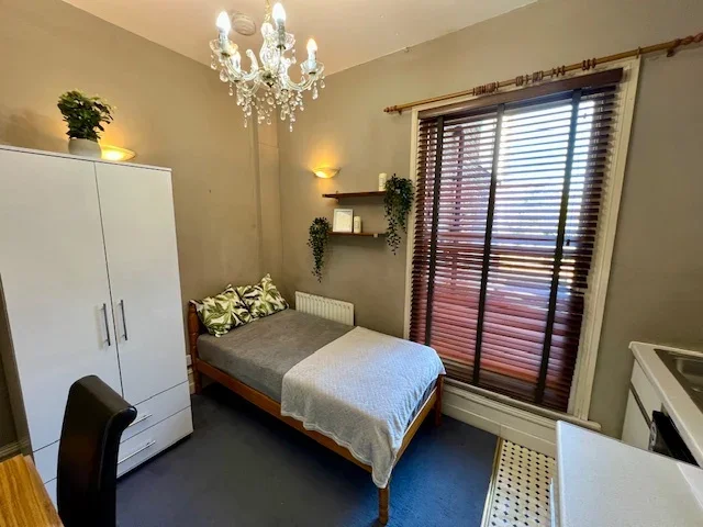Flat Sulgrave Road in Greater London