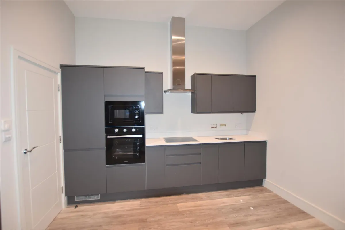 Flat Park Royal Road in Greater London