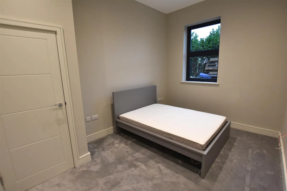 Flat Park Royal Road in Greater London