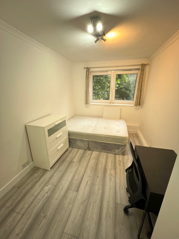 Room Cephas Street in Greater London