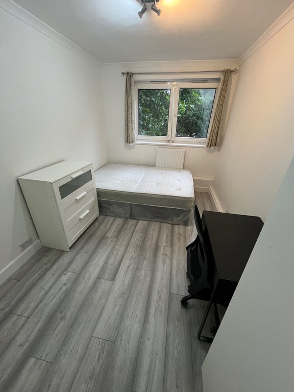Room Cephas Street in Greater London