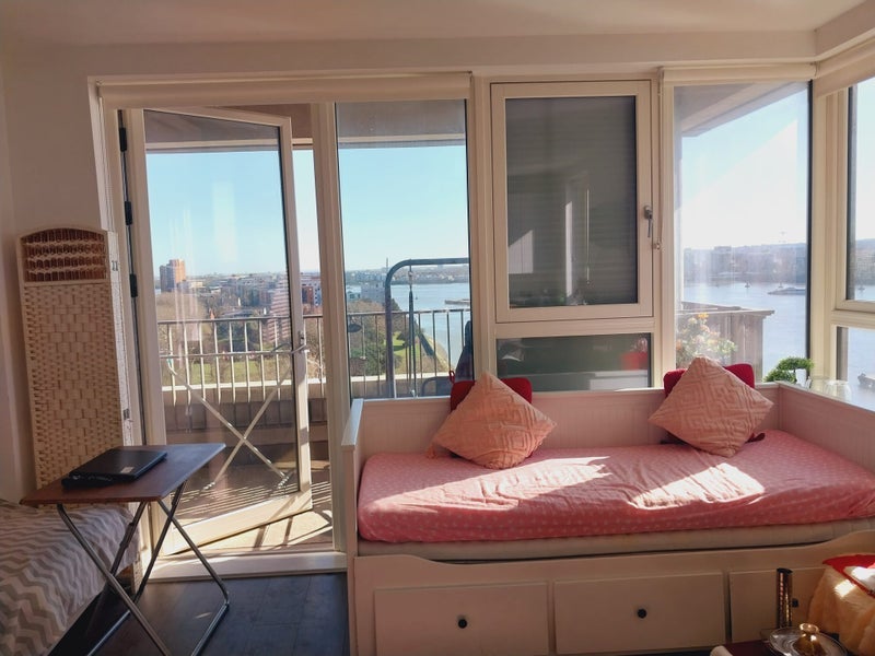 Room Pier Road in Greater London
