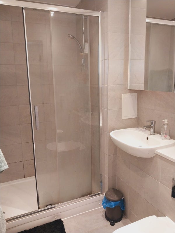 Room Pier Road in Greater London
