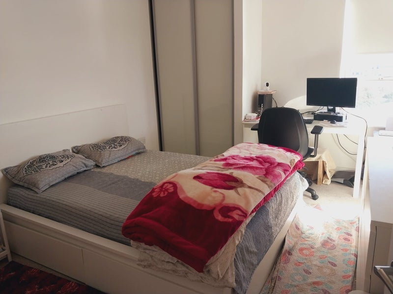 Room Pier Road in Greater London
