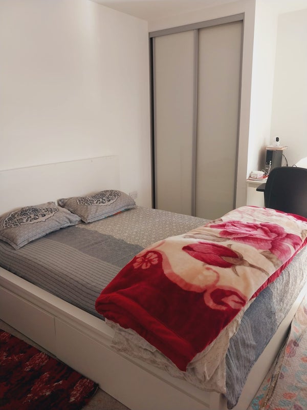 Room Pier Road in Greater London