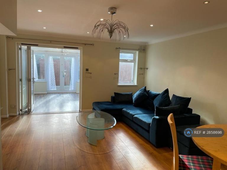House Beechcroft Close in Greater London
