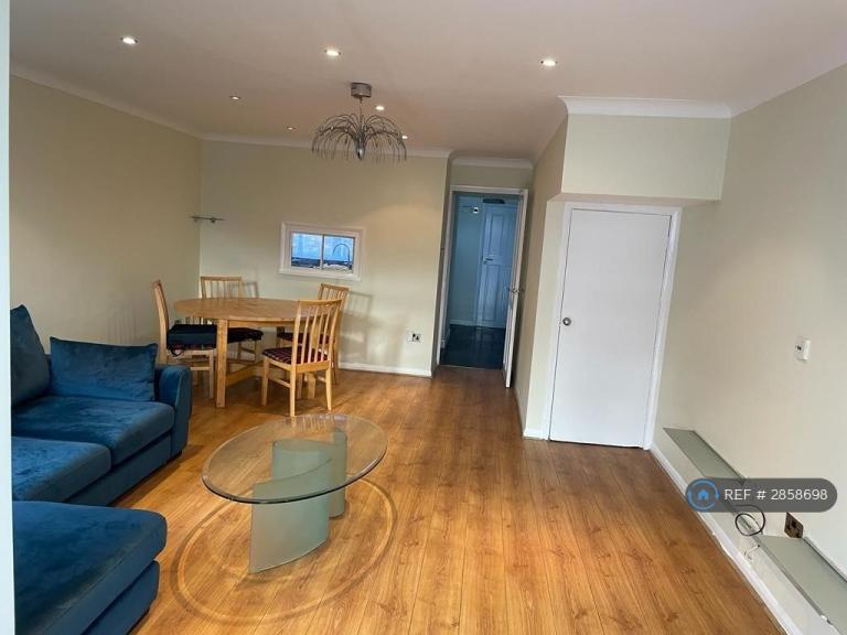 House Beechcroft Close in Greater London