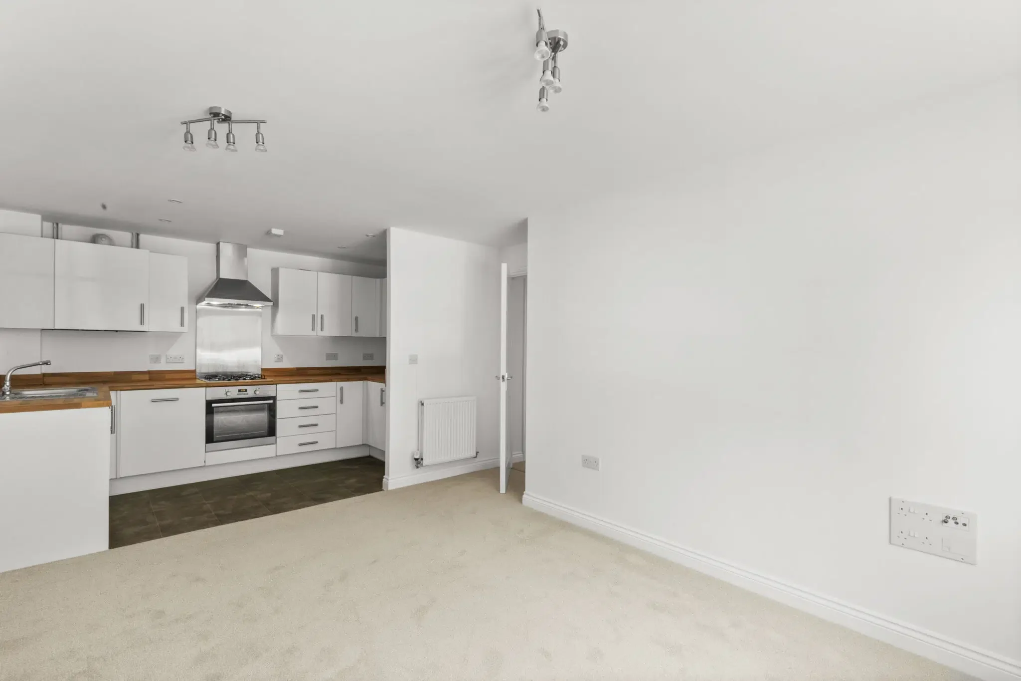 Flat Nocton Hall Drive in Wendover