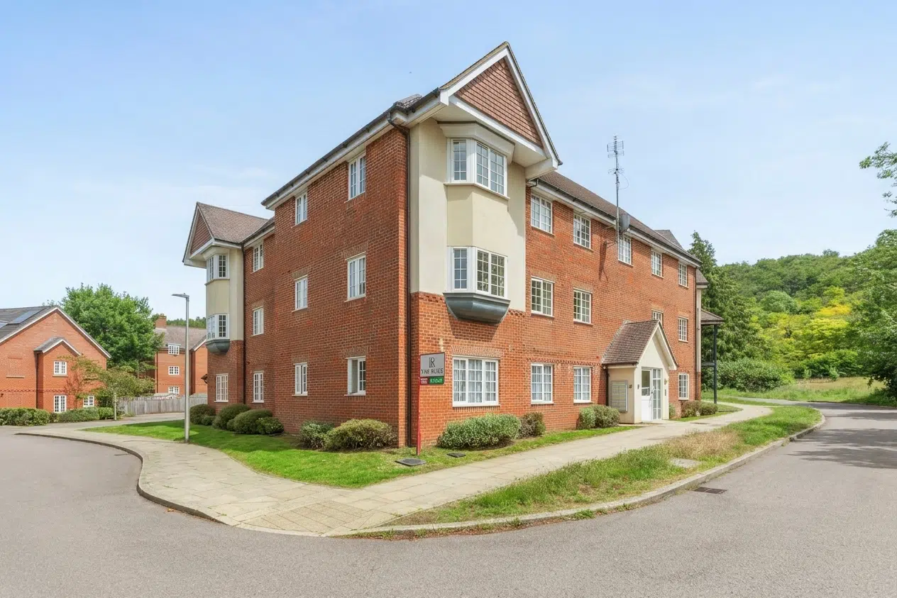 Flat Nocton Hall Drive in Wendover