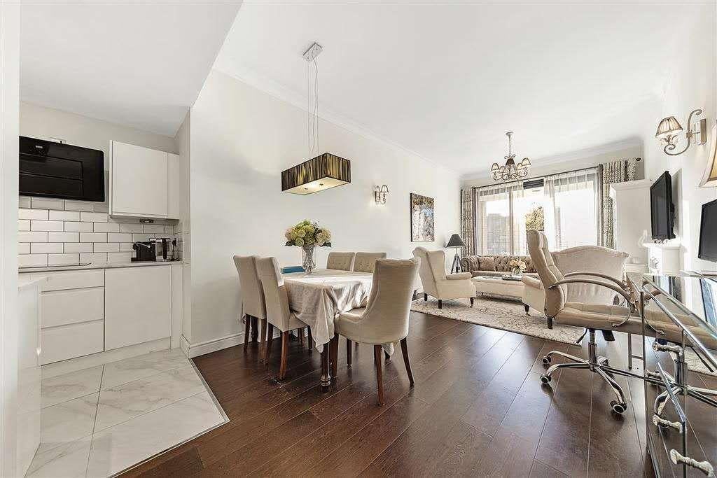Flat Point W Access Road in Greater London