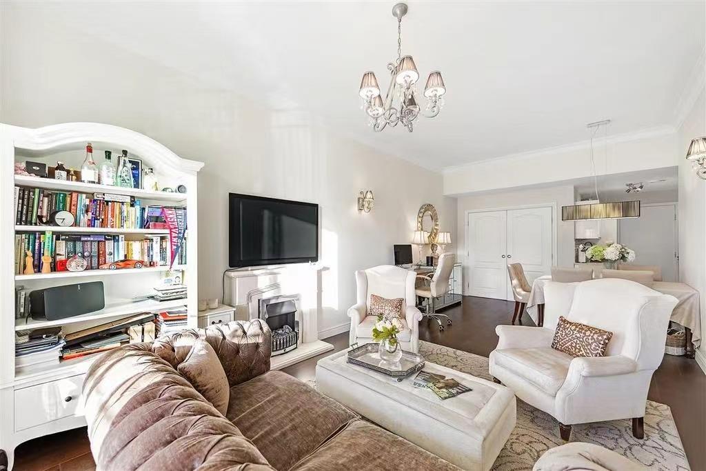 Flat Point W Access Road in Greater London