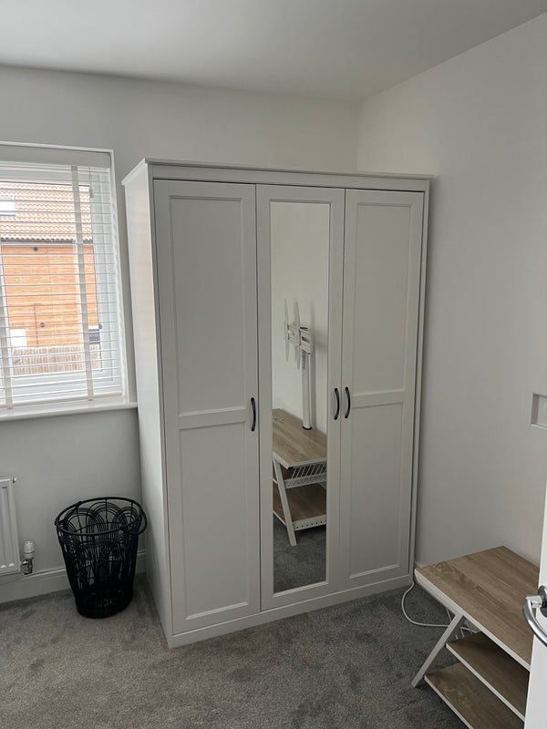 Room Blew Close in Woolvers Hill