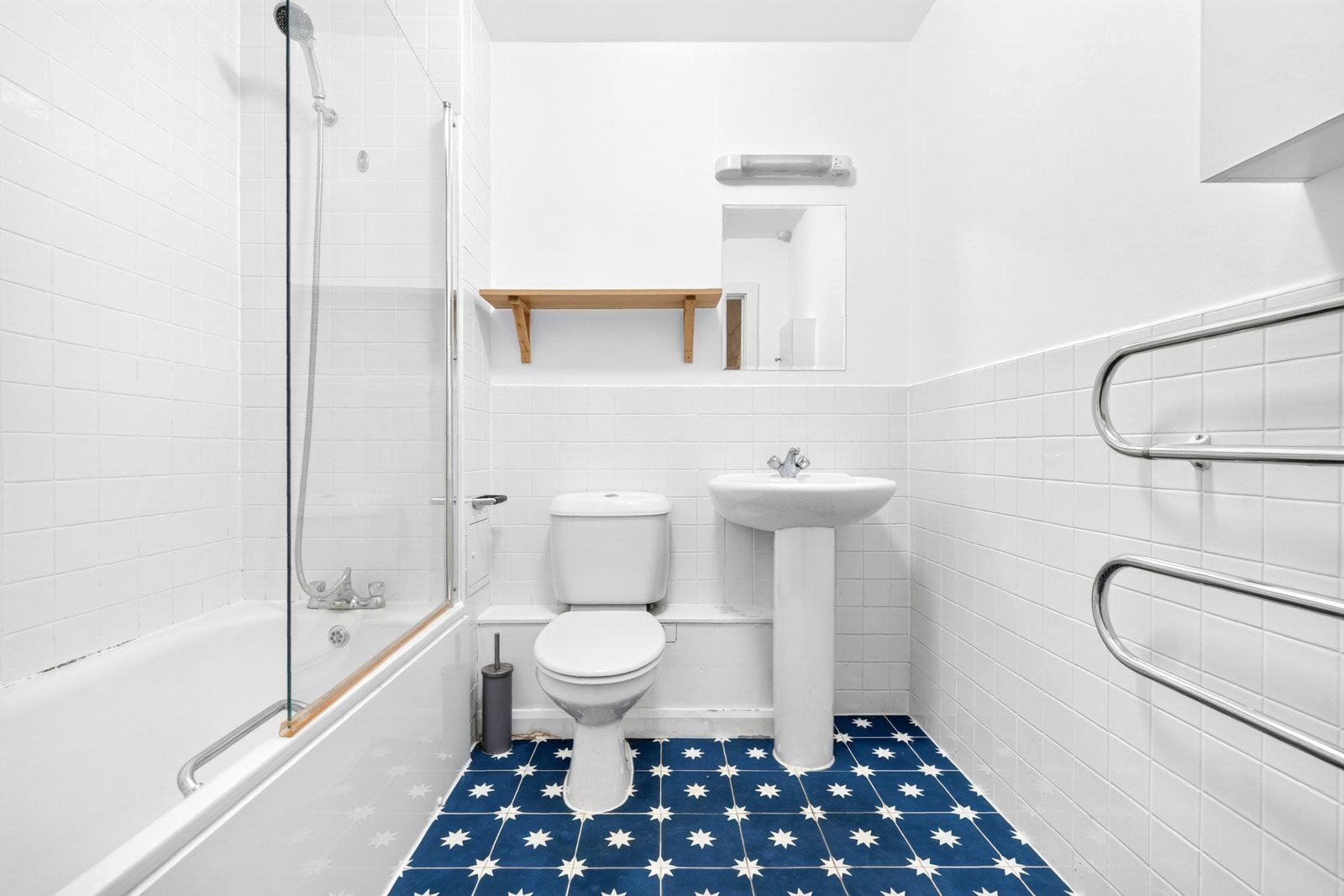 Flat Benyon Road in Greater London