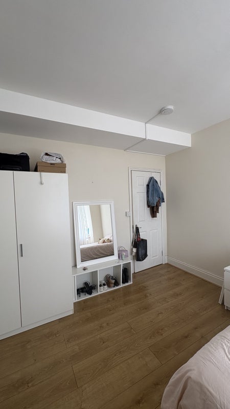 Room Porchester Road in City of Westminster