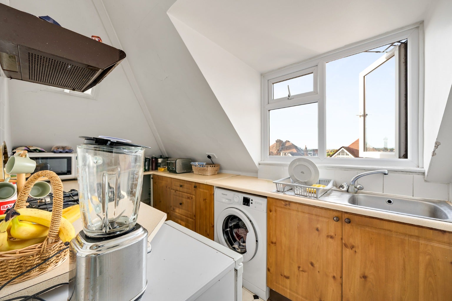 Flat Becmead Avenue in Greater London