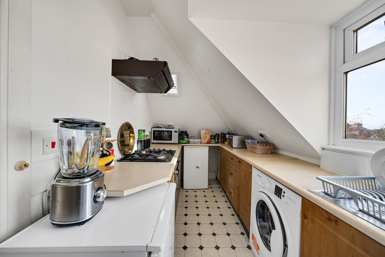 Flat Becmead Avenue in Greater London