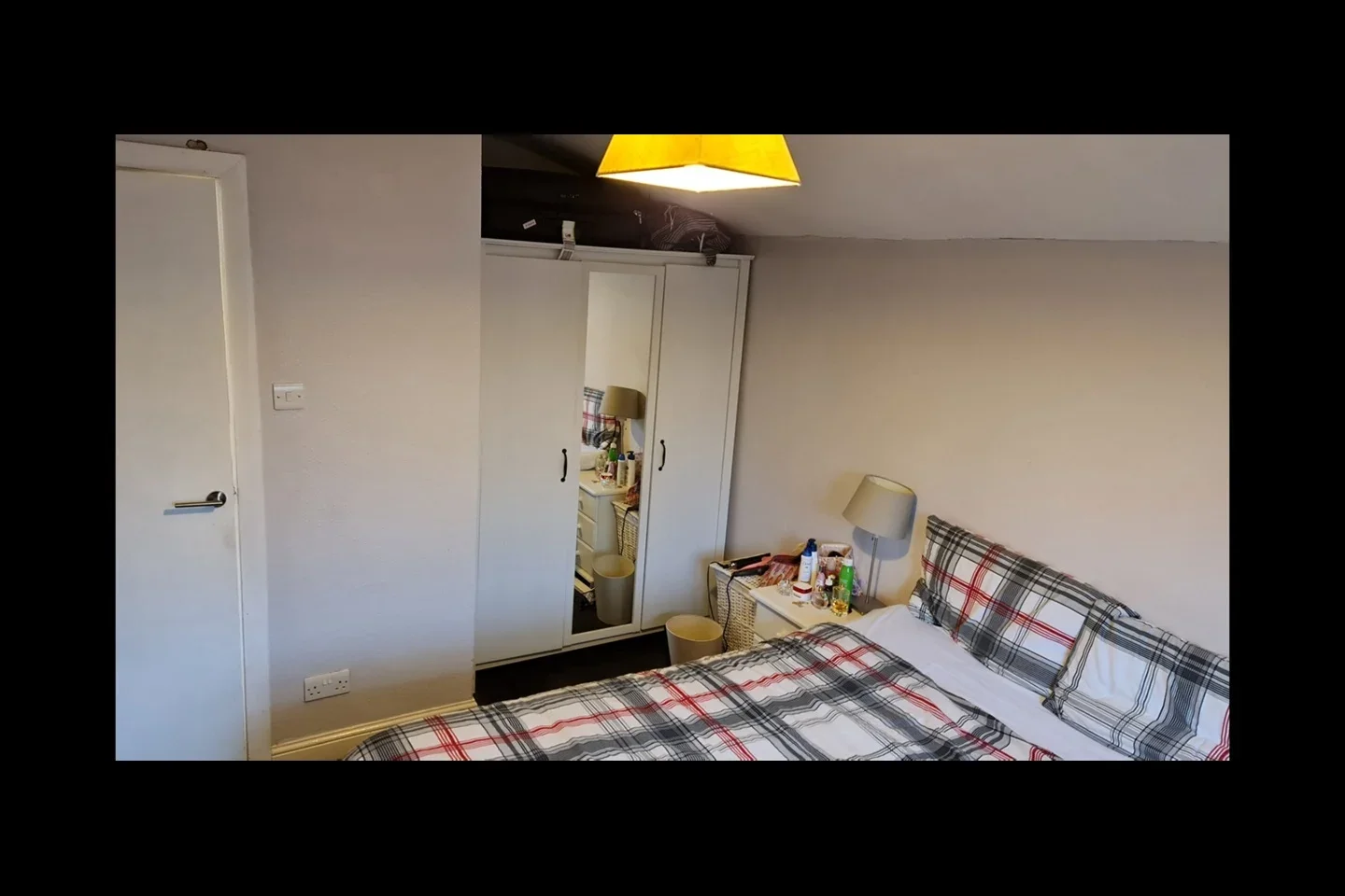 Room Ashlin Road in Greater London