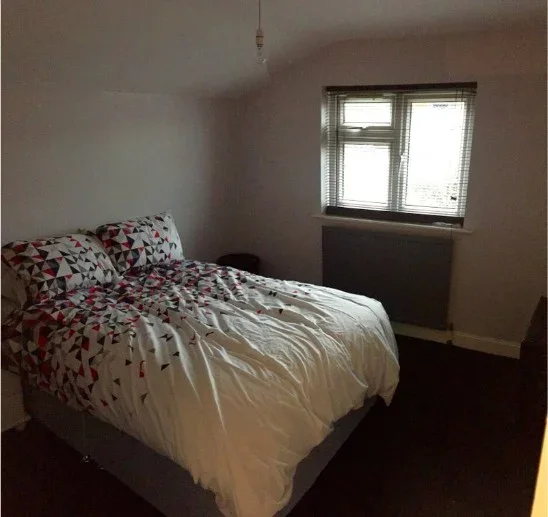 Room Ashlin Road in Greater London